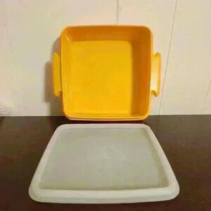 Vintage Tupperware  Sandwich Container With Handles 1362 and lid